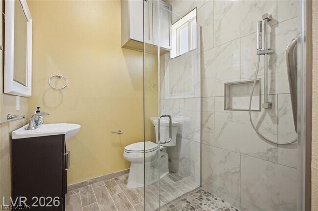 Building Photo - 2765 Struan Ave