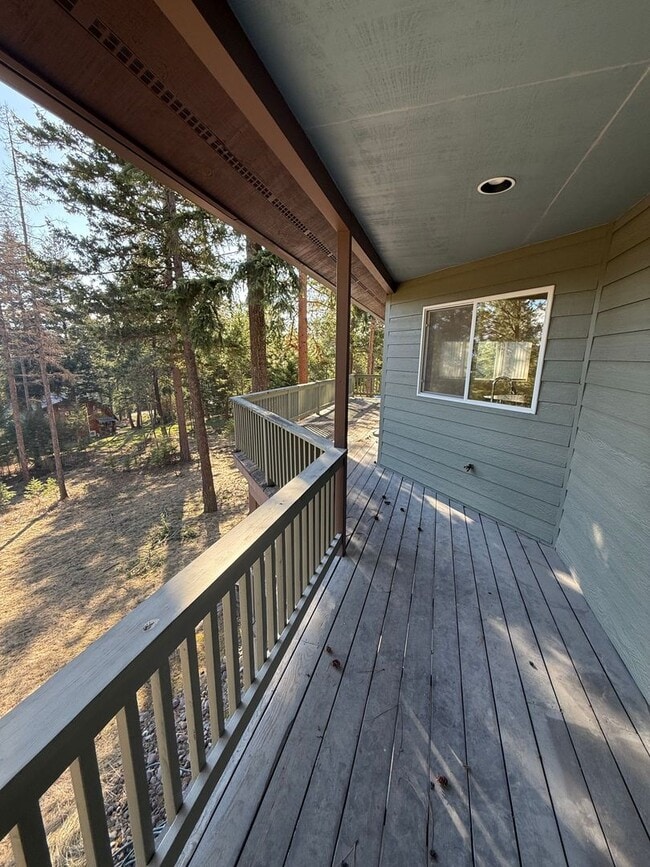 Building Photo - Spacious 5 Bedroom / 3 Bathroom Home for Rent in Lakeside, Montana