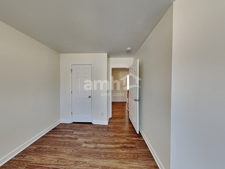 Building Photo - 8317 Suttonview Dr