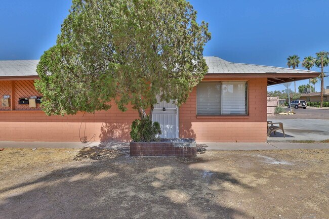 Building Photo - 2245 W Glenrosa Ave