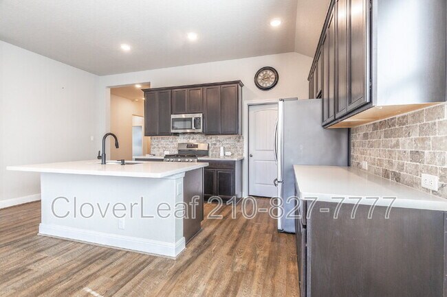 Building Photo - 5530 Pin Pt