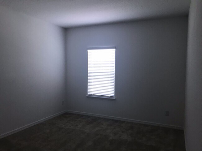 Building Photo - 6 bedroom with office downstairs 3 car gar...