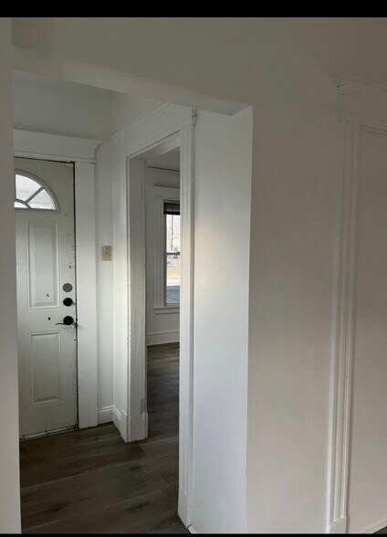 Building Photo - 14 Delmont St