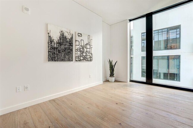 Building Photo - 610 Davis St