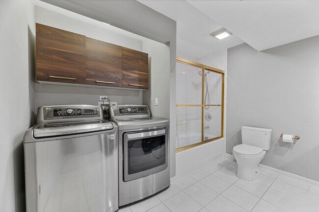 Building Photo - 2419 Cumberland Cir