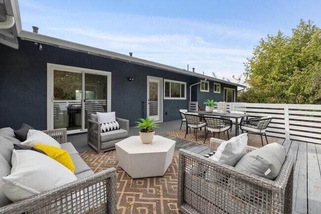 Building Photo - Updated Woodland Estates Home