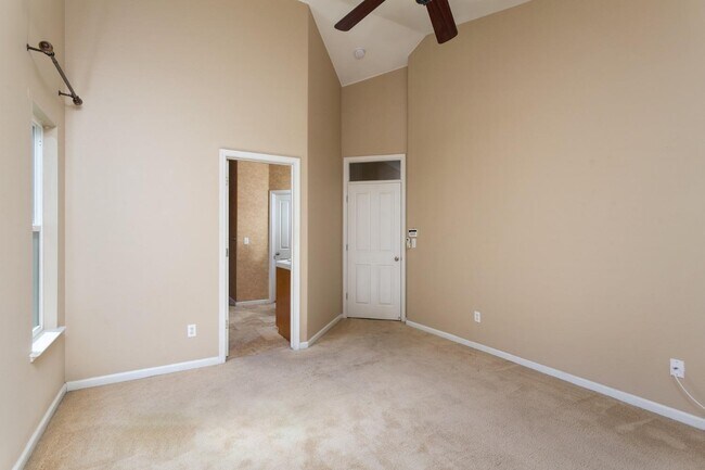 Building Photo - 1120 E Sawgrass Ave