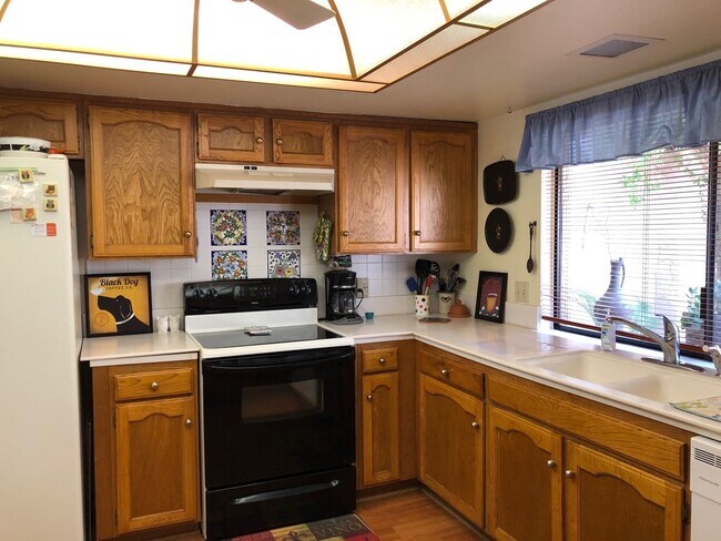 Building Photo - Lovely Home in 45+ Active Adult Community of Leisure World Available May through October 2025!