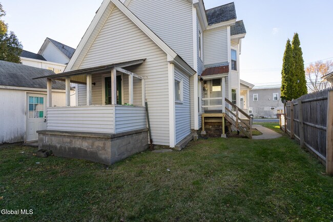 Building Photo - 104 Lawrence St