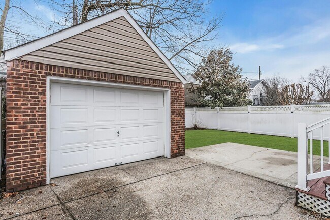 Building Photo - 180 Kensington Rd