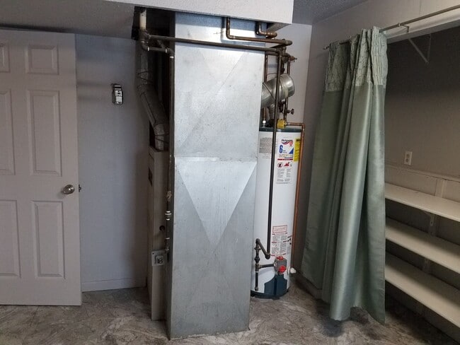 Building Photo - House For Lease