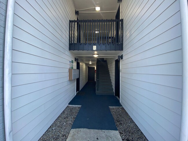 Interior Photo - Centrally Located Ground floor Remodeled 1...