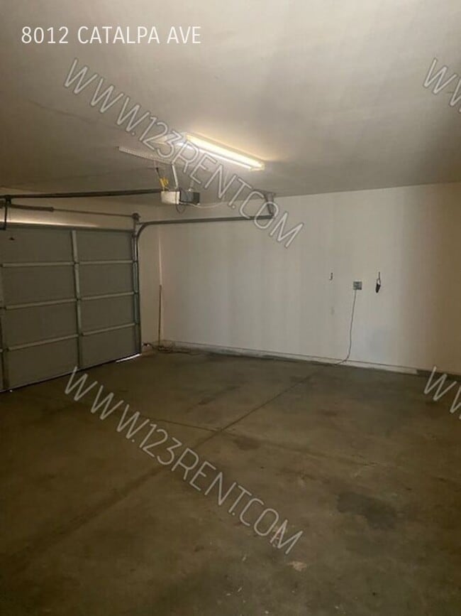 Building Photo - 8012 Catalpa Ave