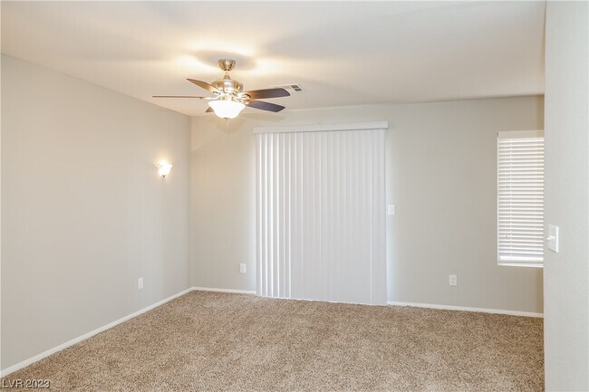 Building Photo - 415 Opal Dr