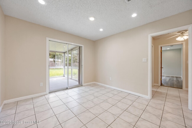 Building Photo - 138 W Pasco Ln