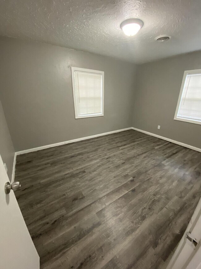 Building Photo - 1912 Overbrook Dr