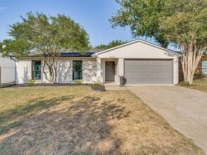 Building Photo - 10023 Deer Hollow Dr