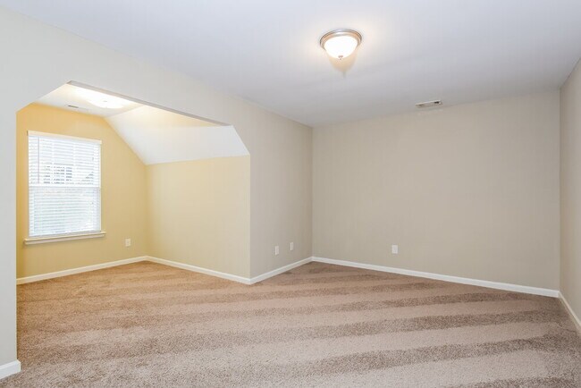 Building Photo - 161 Crescent Woode Way