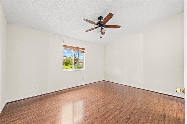 Building Photo - 11424 SW 17th Ct