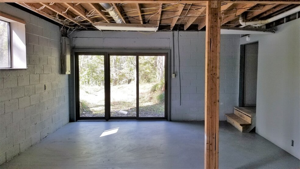 Walkout basement - 3625 E Parkway