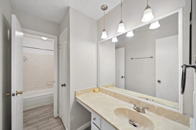 Building Photo - 13923 Ludgate Pass