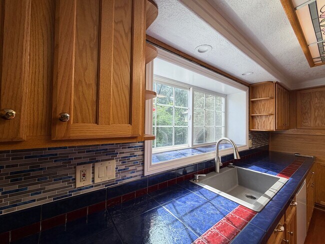 Building Photo - Rare 3-Acre 3BR Home in South Salem – Shops, Workspace & Greenhouses