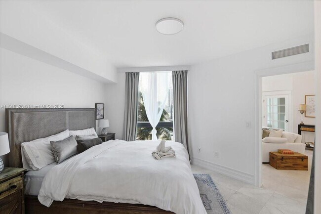 Building Photo - 350 S Miami Ave