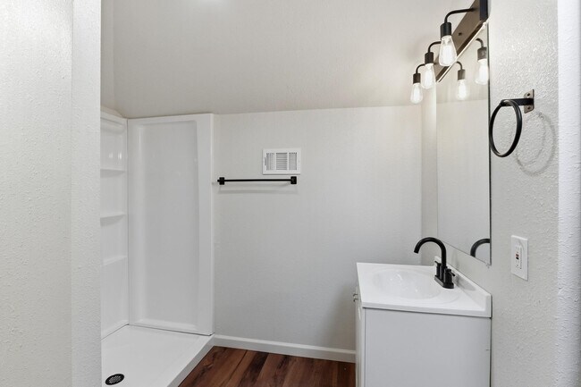 Building Photo - 69 N Tucker St