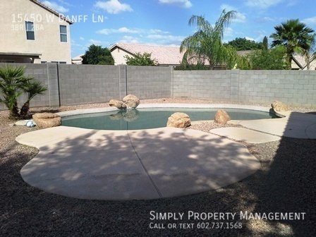 Building Photo - Spacious 3 Bedroom 2 Bathroom Home with Pool!