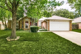 Building Photo - 2110 Wedgewood Dr