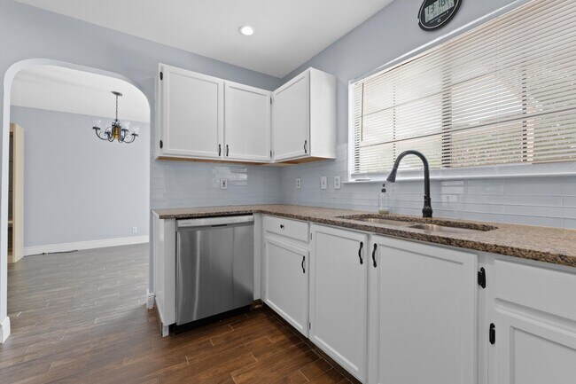 Building Photo - 12811 Huntsman Lake Dr