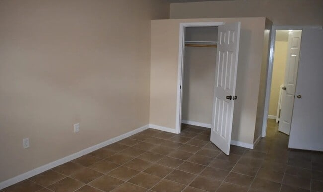 Building Photo - 5963 Southwind St