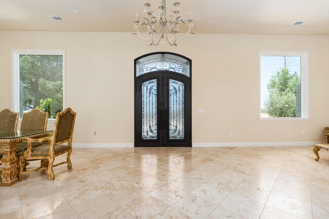 Building Photo - 14215 Killarney Dr