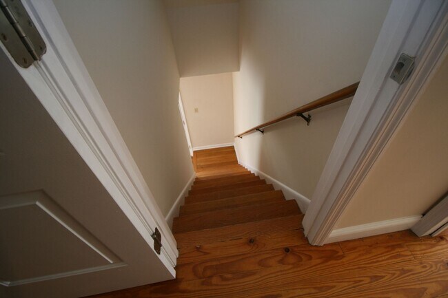 Building Photo - 402 Greenlawn Ct