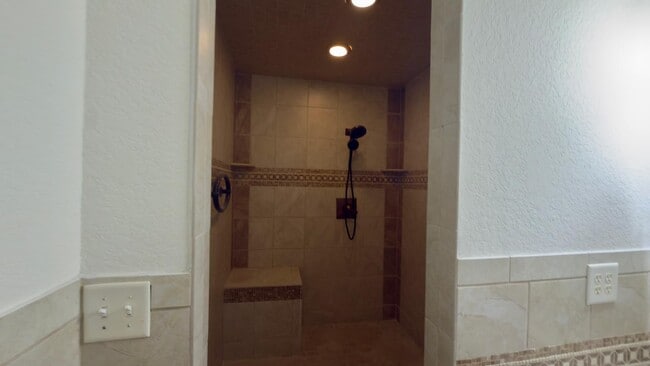 Building Photo - 7531 SE 147th Pl