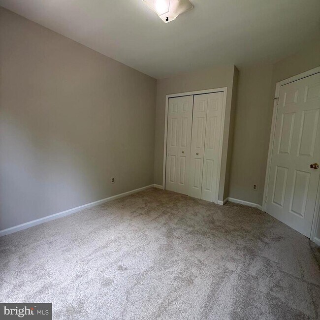 Building Photo - 8442 Springfield Oaks Dr