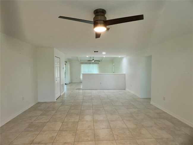 Building Photo - 4001 Oakhurst Dr