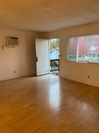 Building Photo - 495 Ridgecrest Ct