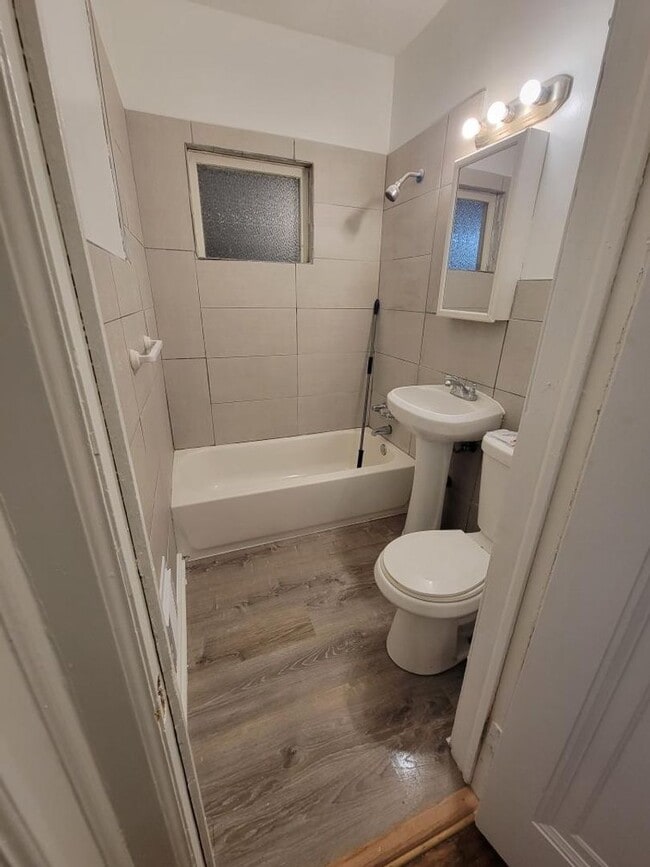 Building Photo - Beautifully updated large spacious home.  Great neighbors