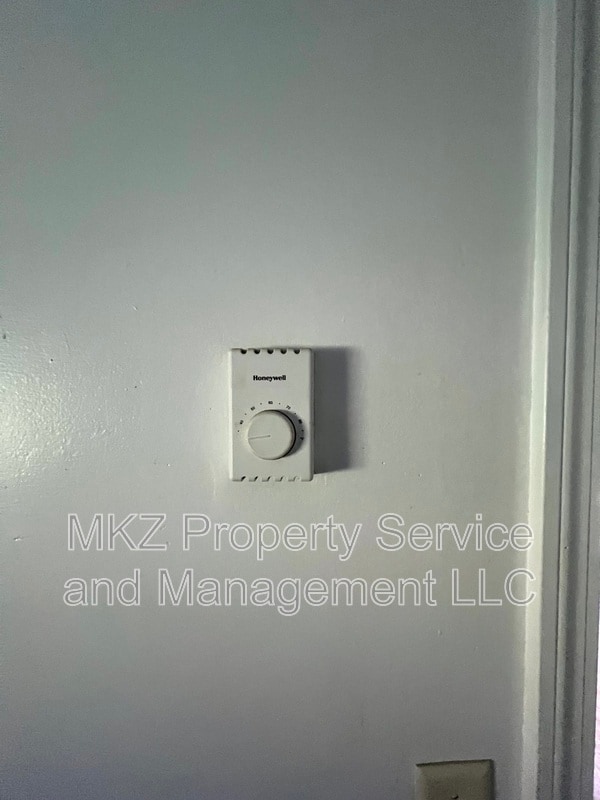 Building Photo - 51 Glenwood Dr