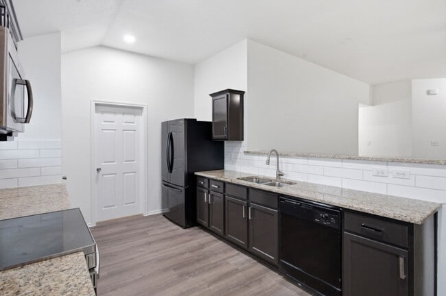 Building Photo - Beautiful 3BD Home on Corner Lot with Fenced Yard & 2-Car Garage in Sonterra