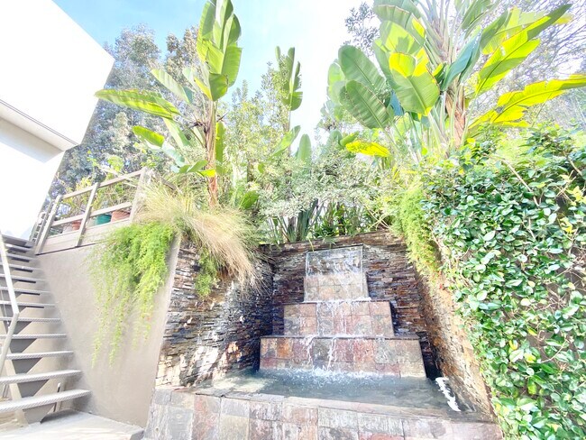 Building Photo - 2100 Griffith Park Blvd