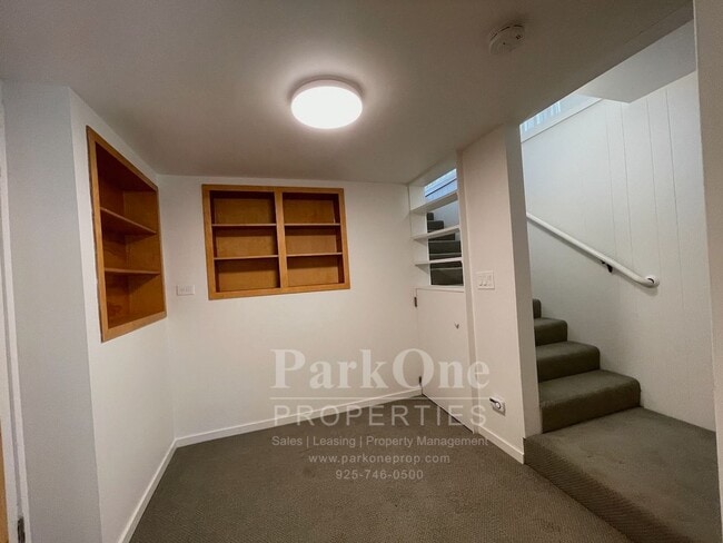 Building Photo - Spacious Home In Lafayette Hills