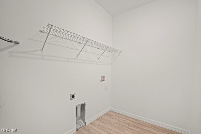 Building Photo - 627 SE 13th Pl