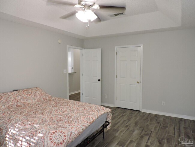 Building Photo - 2541 Gulf Breeze Ave