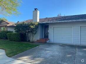 Building Photo - Charming duplex on cul-de-sac