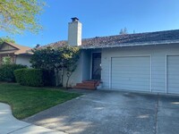 Building Photo - Charming duplex on cul-de-sac