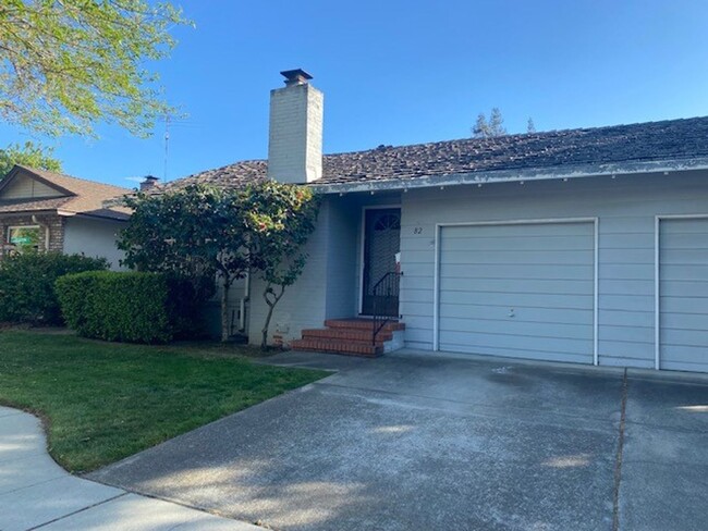 Primary Photo - Charming duplex on cul-de-sac