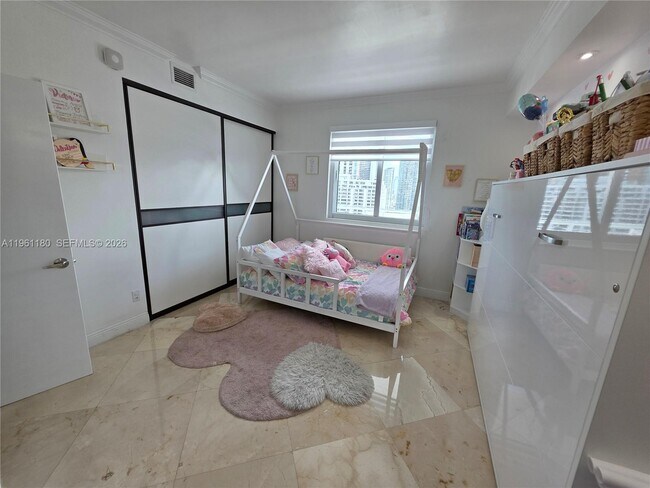 Building Photo - 601 NE 36th St