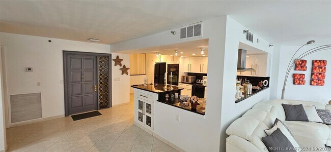 Building Photo - 2575 S Ocean Blvd